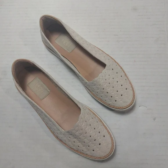 UGG | Shoes | Ugg Womens Cream Leathe Slipon Loafers Size 65  display picture 1